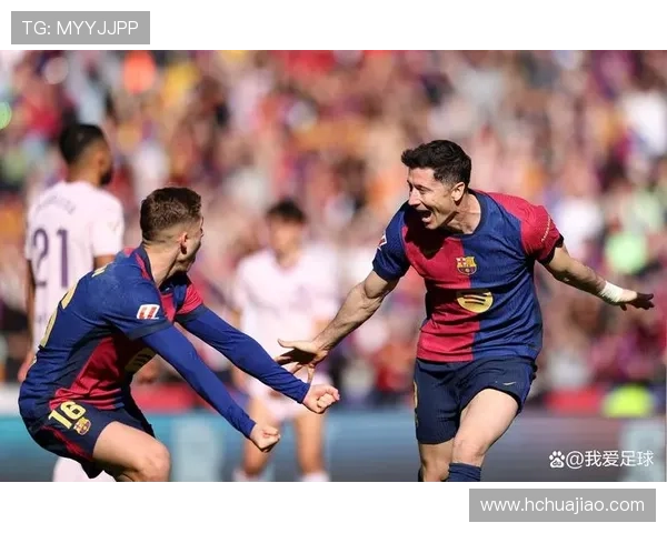 足球巨星精彩瞬间展现球场风采，展现力量与技巧的完美结合